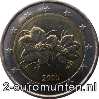 Normale 2 Euromunt van Finland met het motief de bloem en de vrucht van de kruipbraam