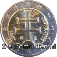 Normale 2 Euromunt uit slowakije met als motief  het wapen van Slowakije 